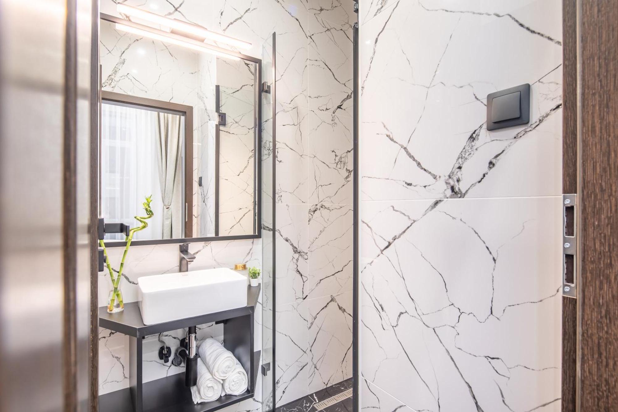 Extreme Central - Luxy Stay Budapest Bagian luar foto